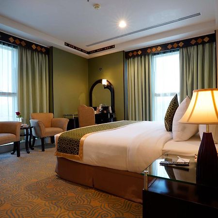 Awaliv International Hotel Ta'if Rum bild A bedroom at the hotel