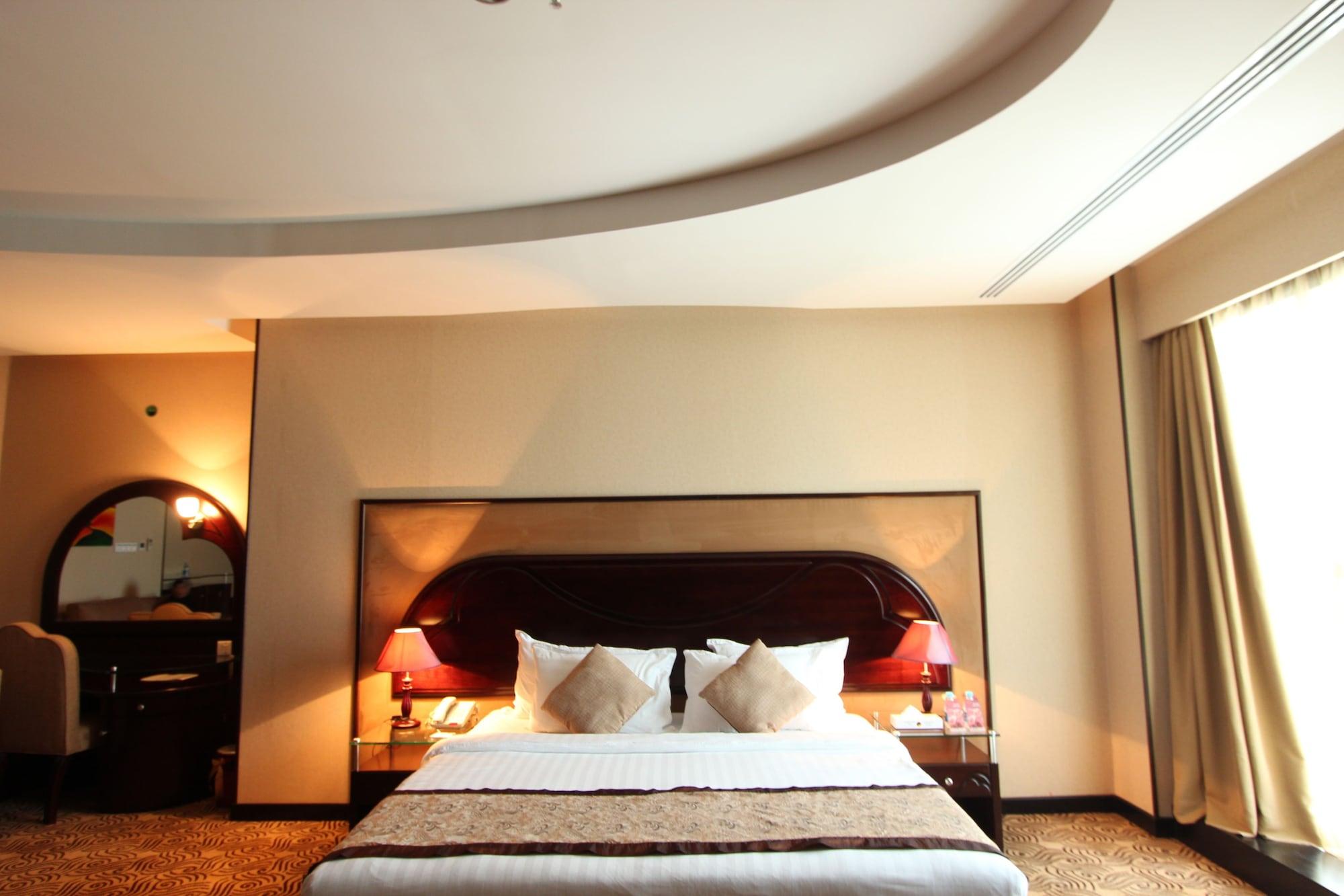 Awaliv International Hotel Ta'if Exteriör bild A bedroom at the hotel