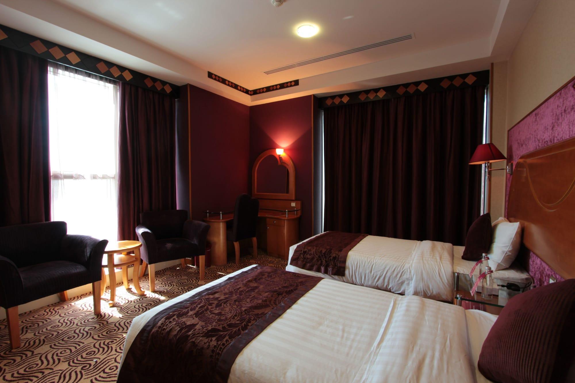 Awaliv International Hotel Ta'if Exteriör bild A room at the hotel