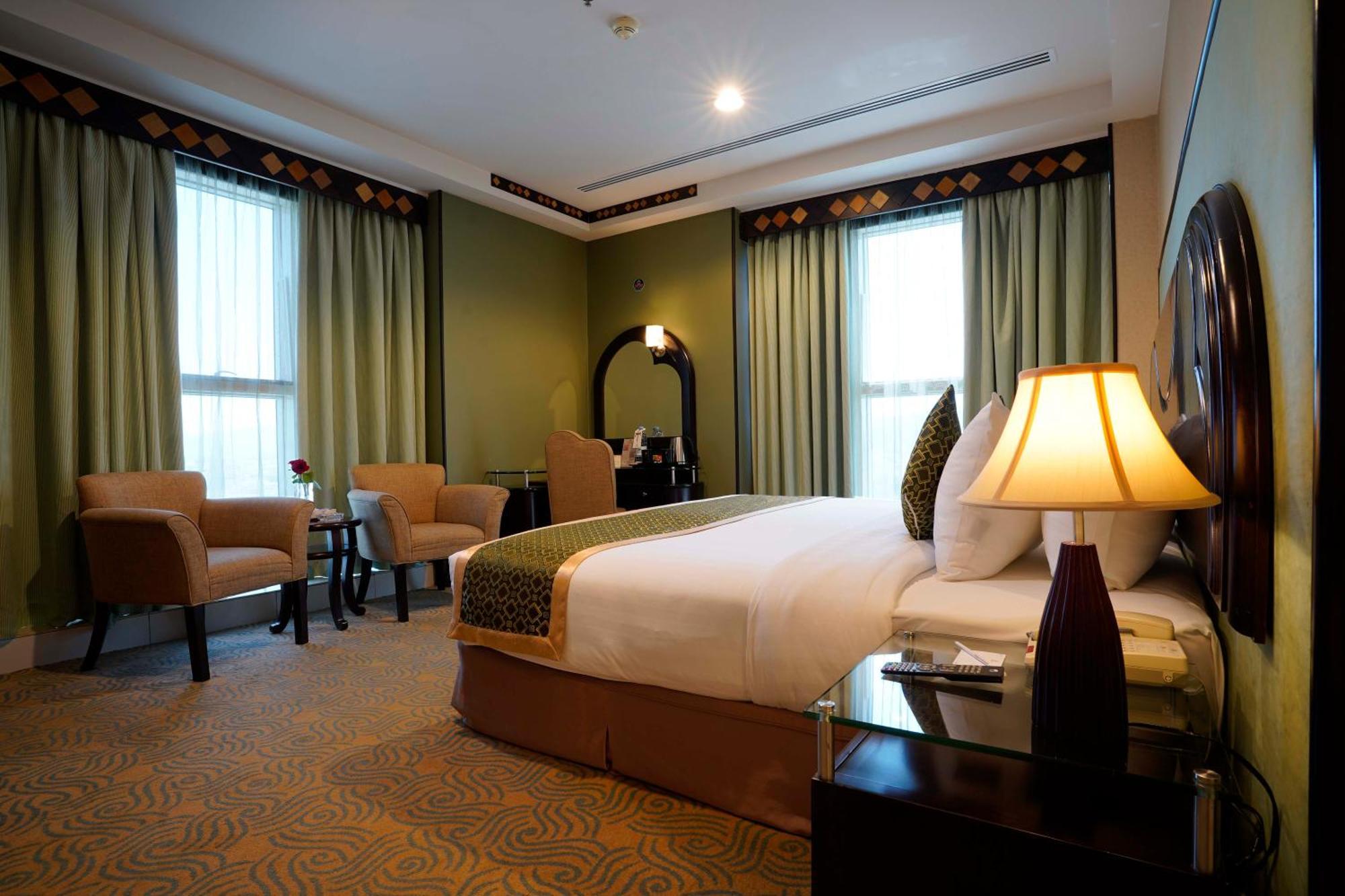 Awaliv International Hotel Ta'if Rum bild A bedroom at the hotel