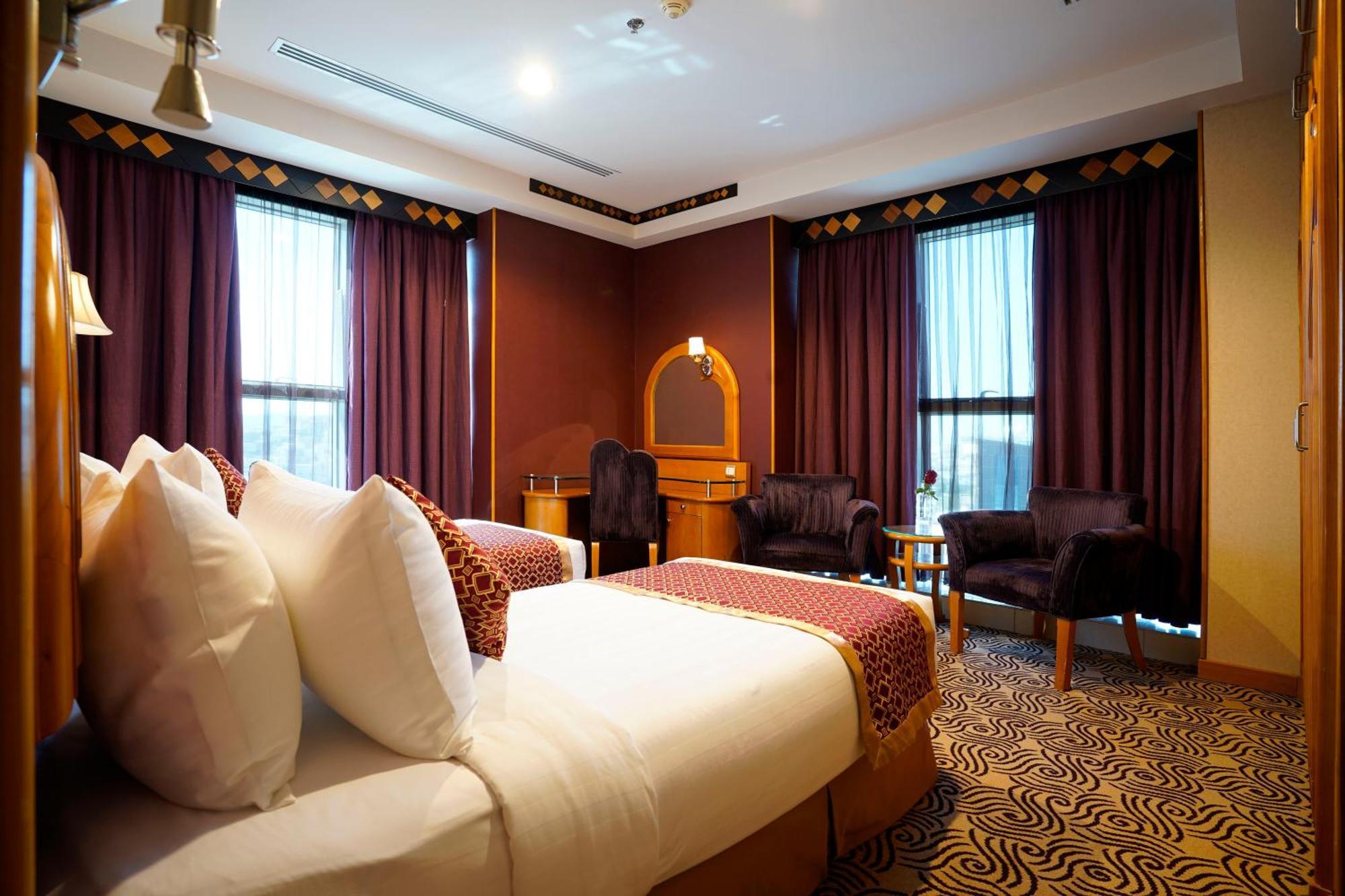 Awaliv International Hotel Ta'if Rum bild A room at the hotel