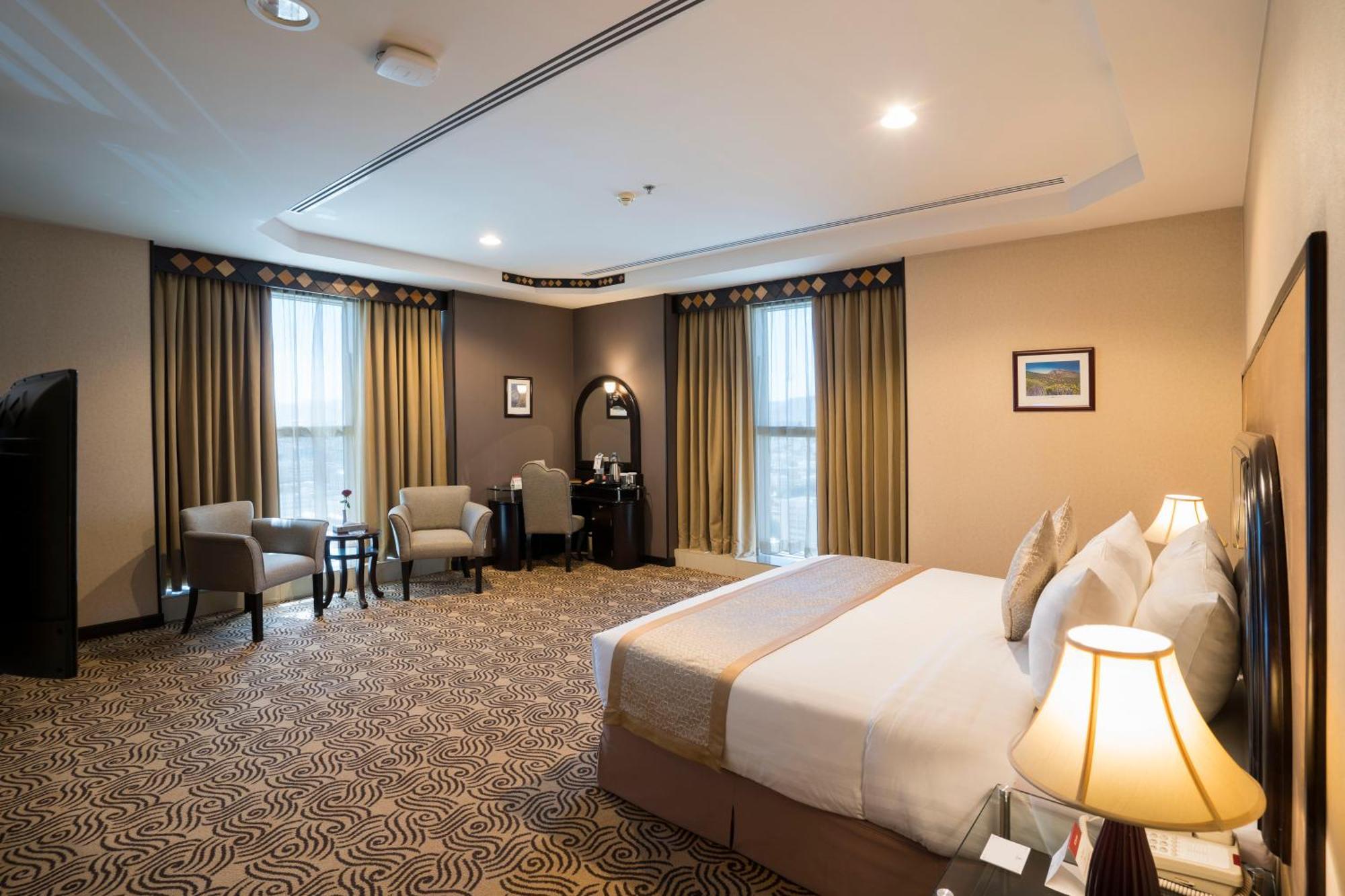 Awaliv International Hotel Ta'if Rum bild A room at the hotel