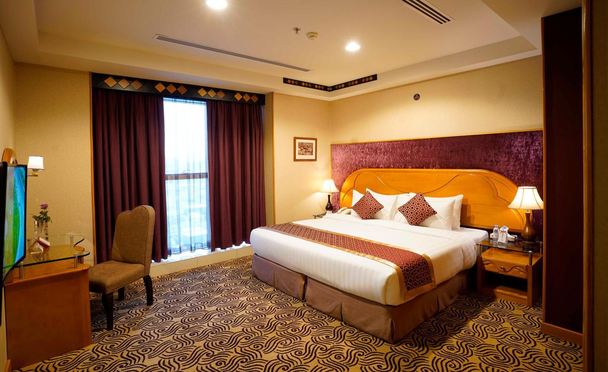 Awaliv International Hotel Ta'if Rum bild A bedroom at the hotel