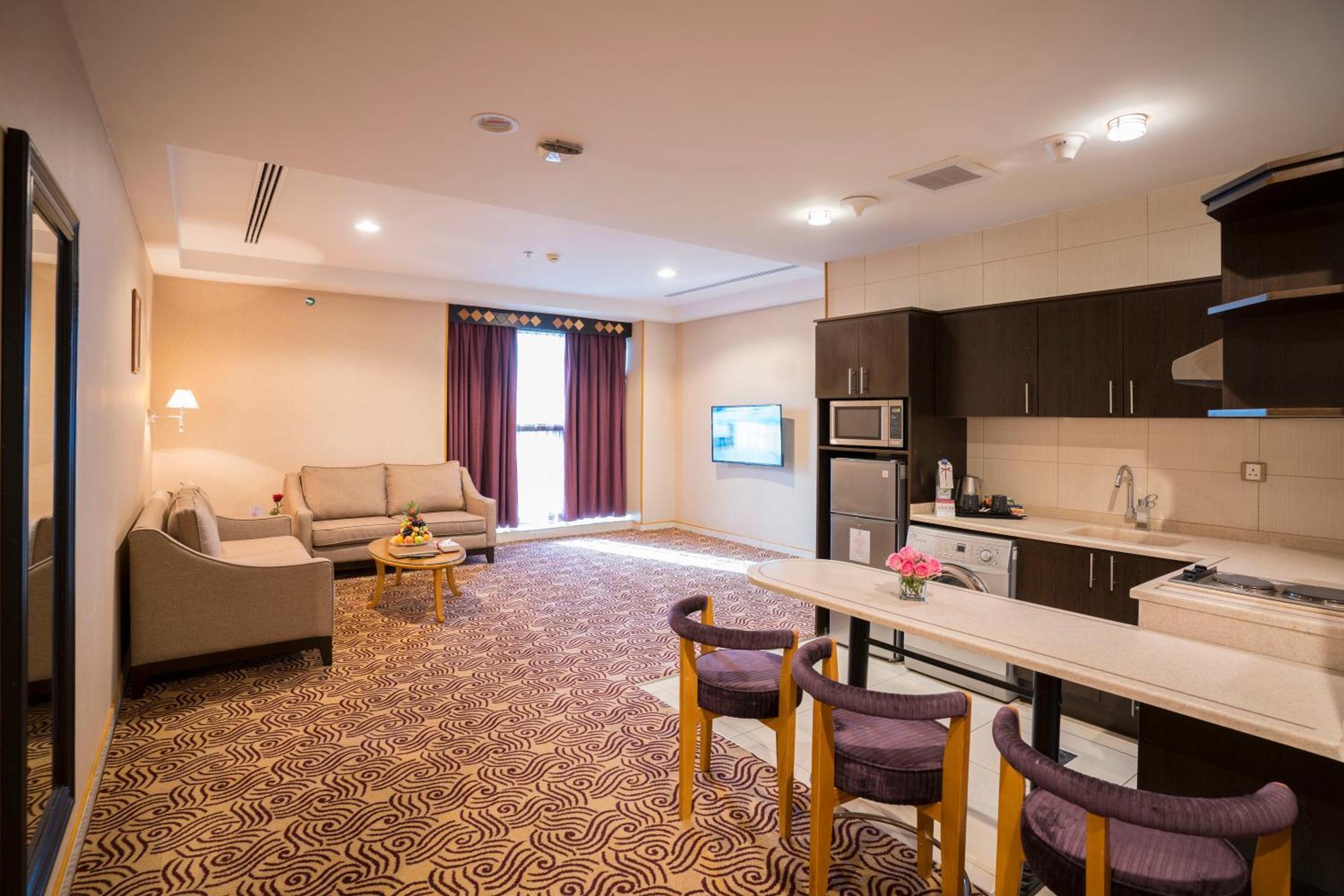 Awaliv International Hotel Ta'if Rum bild A suite at the hotel