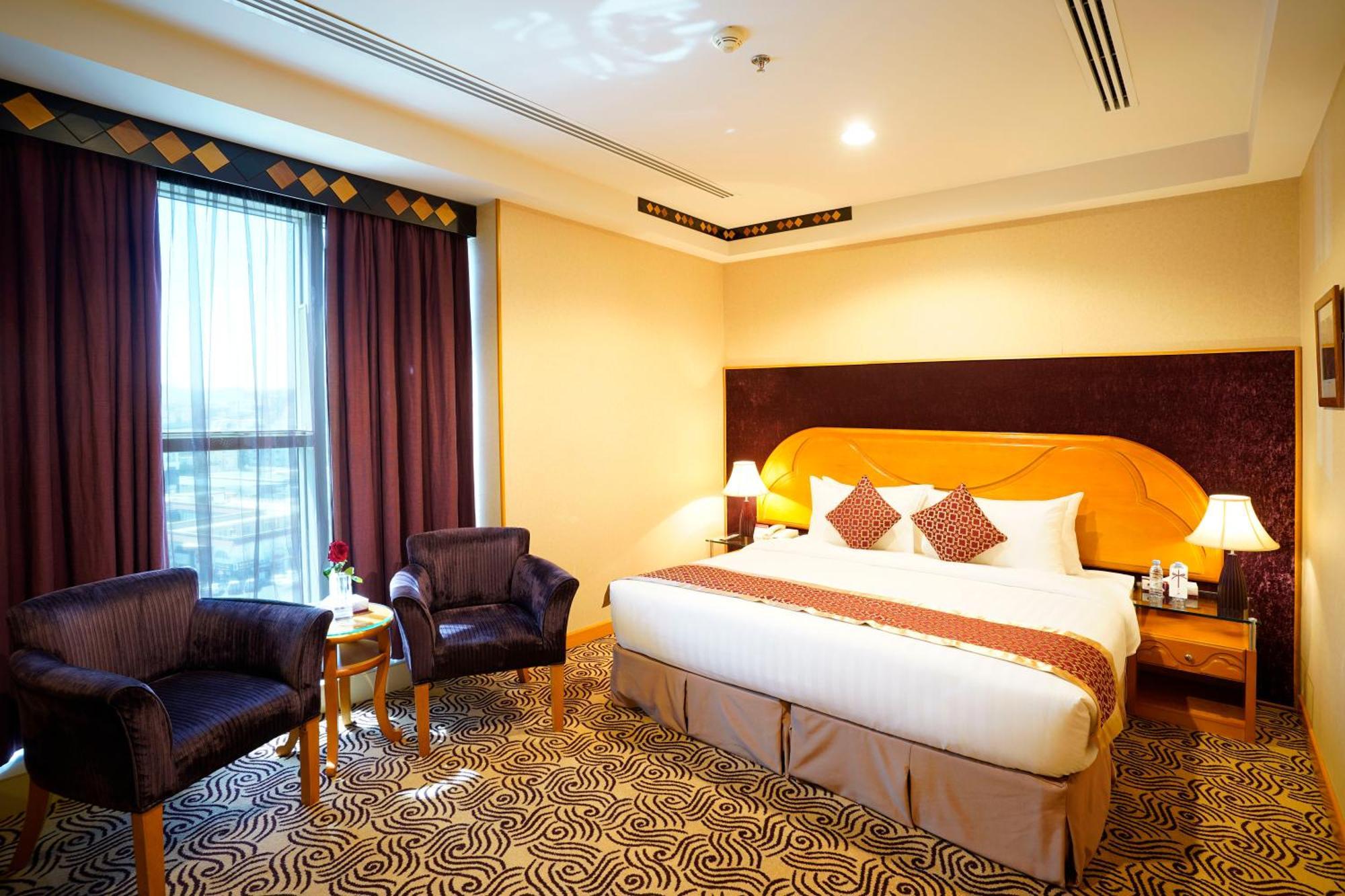Awaliv International Hotel Ta'if Rum bild A room at the hotel