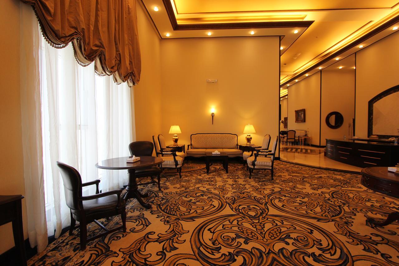 Awaliv International Hotel Ta'if Exteriör bild A suite at the hotel