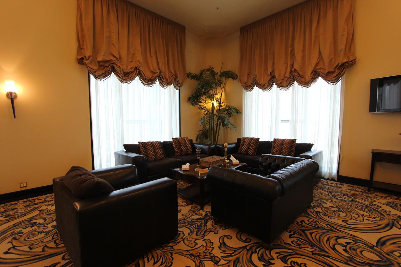 Awaliv International Hotel Ta'if Exteriör bild The lounge at the airport