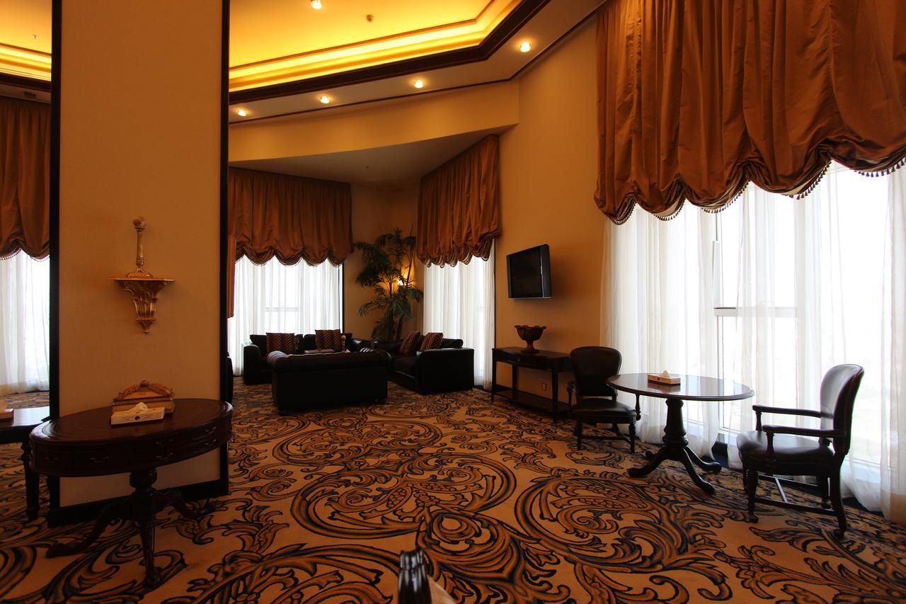 Awaliv International Hotel Ta'if Exteriör bild A suite at the hotel