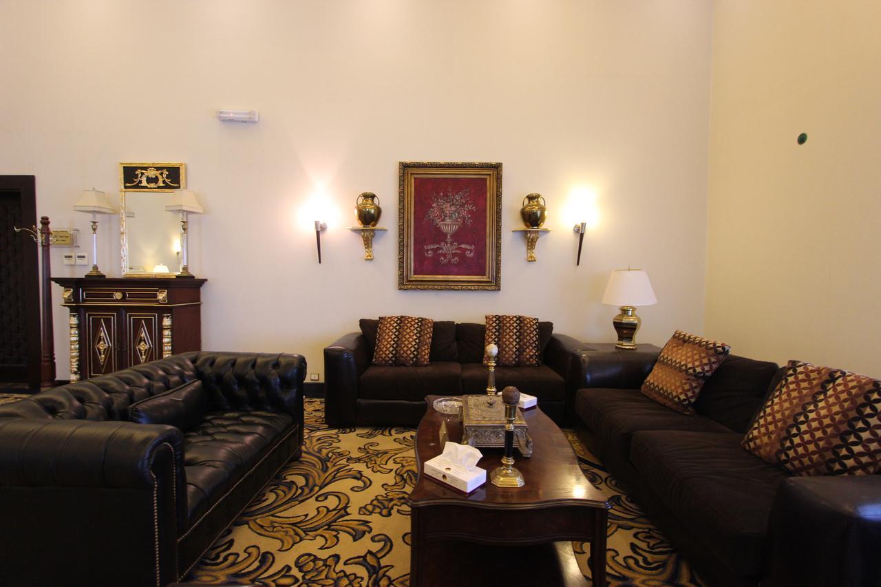 Awaliv International Hotel Ta'if Exteriör bild The drawing room