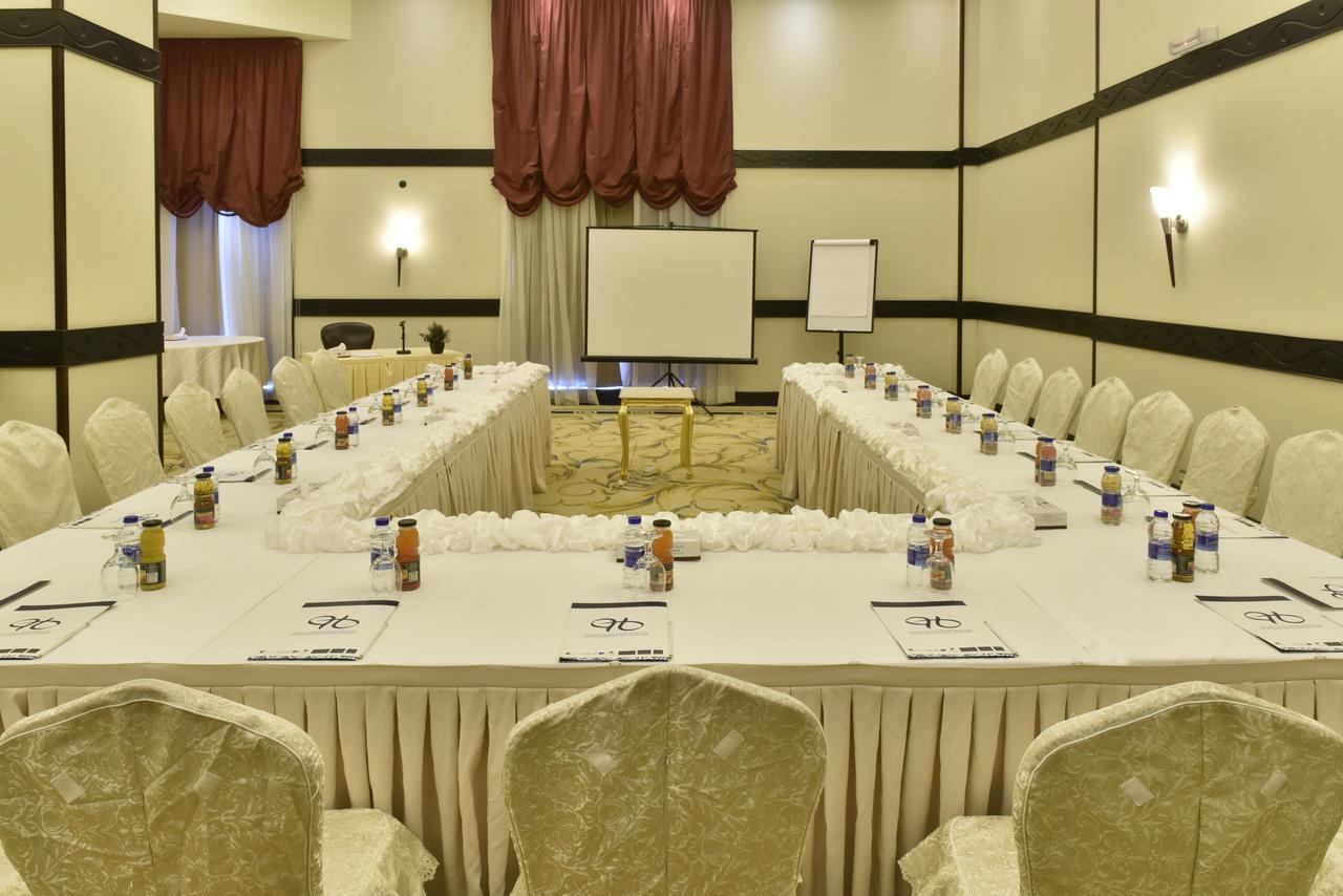 Awaliv International Hotel Ta'if Exteriör bild U-shaped table layout