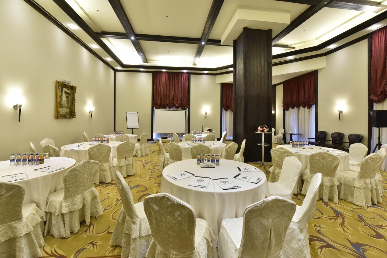 Awaliv International Hotel Ta'if Exteriör bild Meeting room