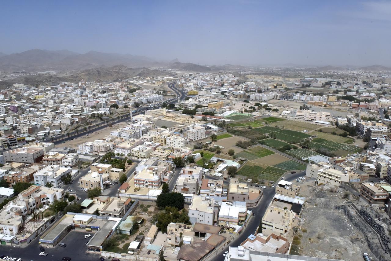 Awaliv International Hotel Ta'if Exteriör bild Aerial view of the city