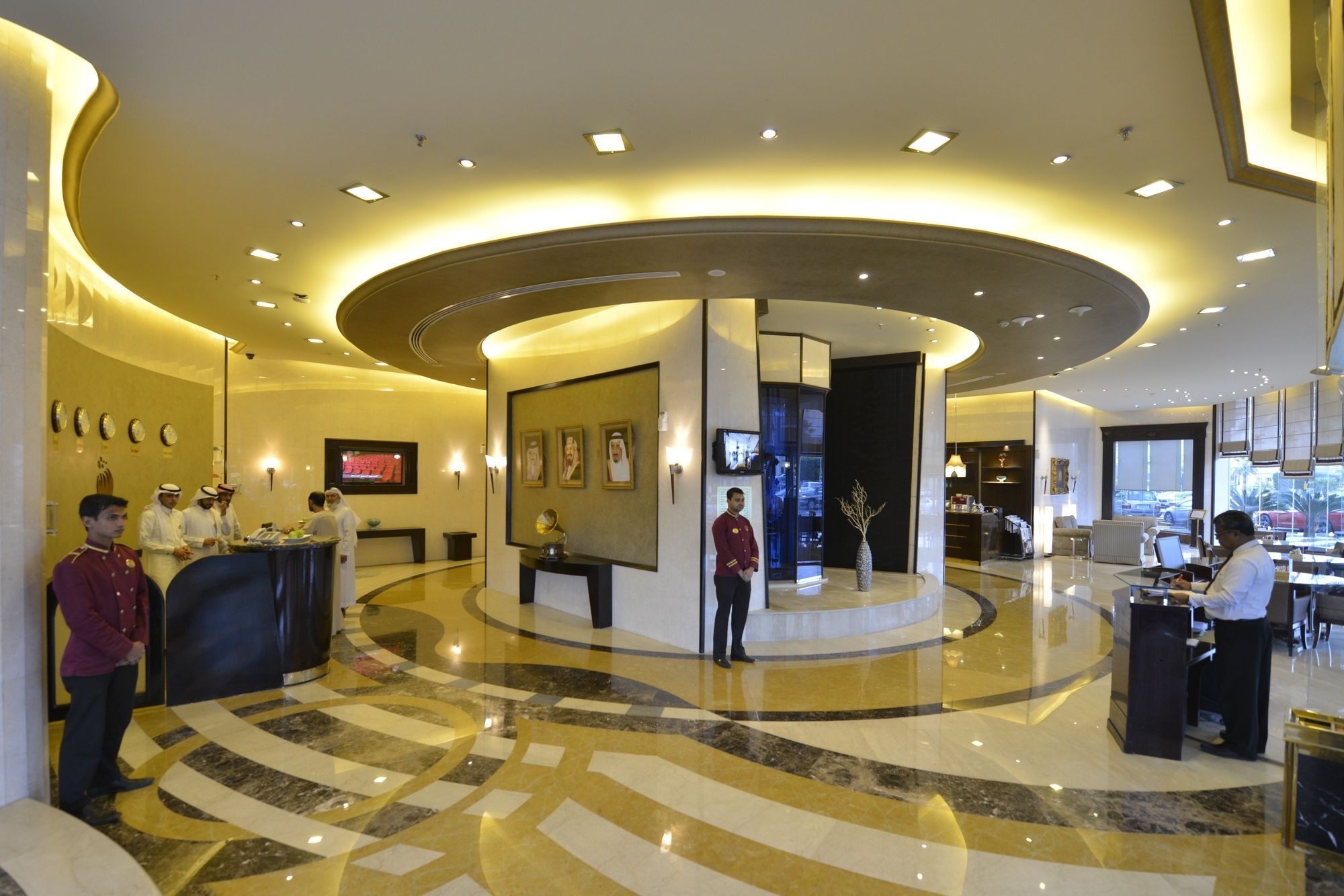 Awaliv International Hotel Ta'if Exteriör bild Lobby